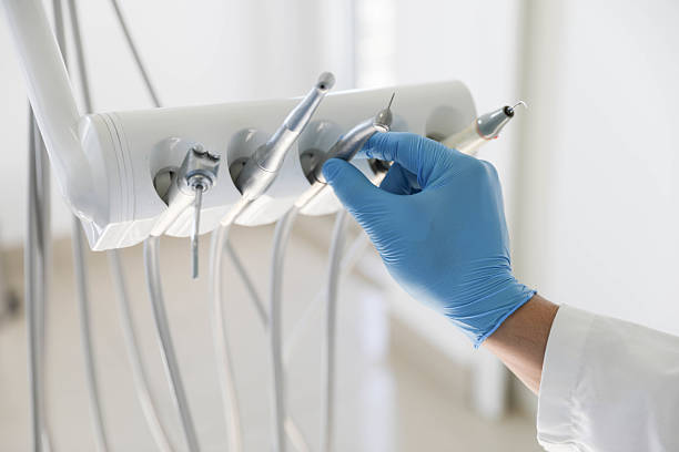 Professional Tooth Extraction technician working in Chesaning, MI